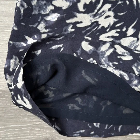 Tory Burch Navy Blue and White Silk Floral Belted Sleeveless Dress | EUC Size 6 - Picture 6 of 12